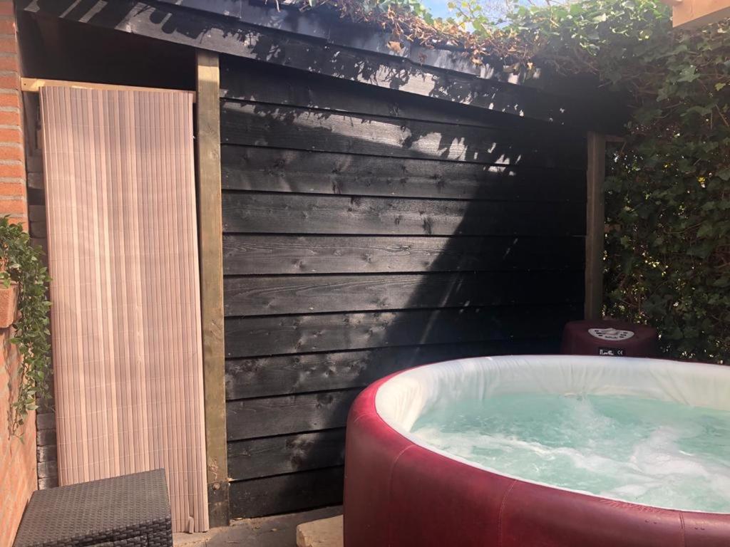 Luxe appartementen Apeldoorn with Outside Jacuzzi room 1